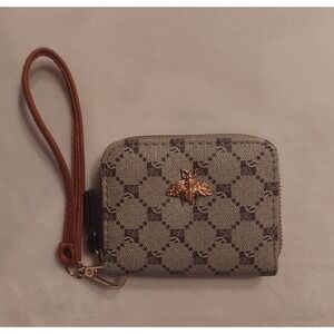 Park Avenue Collection Womens Tan & Brown Pattern Small Wallet Wristlet NWOT❤️